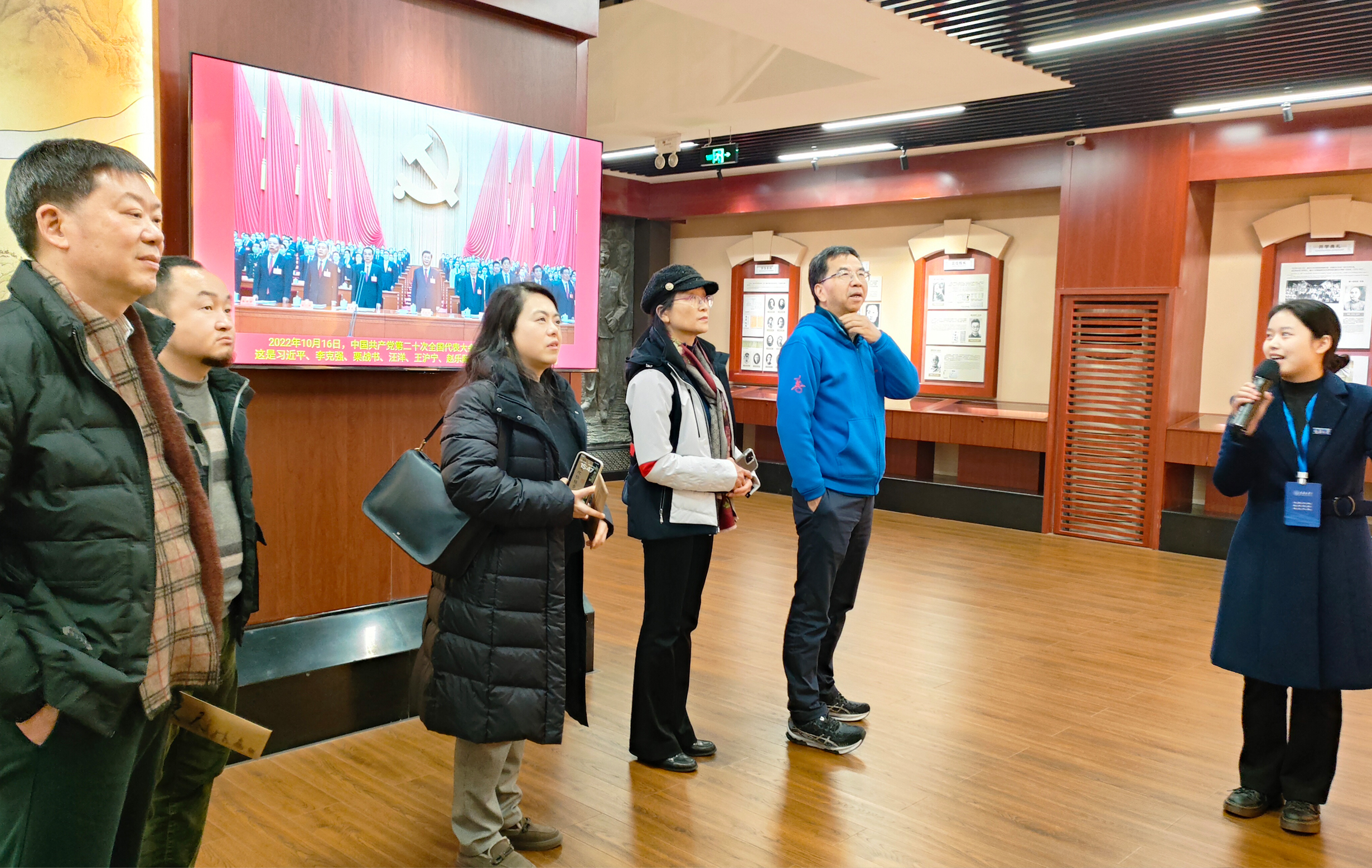 參觀校史館.jpg