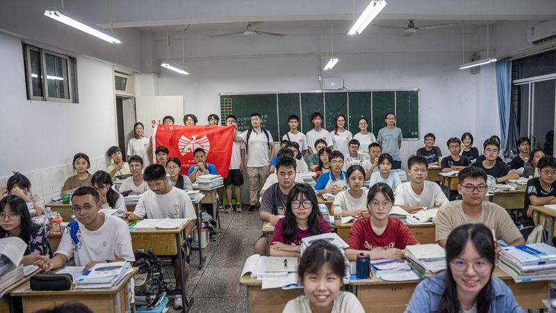 10.豐橋計劃實(shí)踐團(tuán)與豐都中學(xué)—一對一幫扶班級宣講_副本.jpg