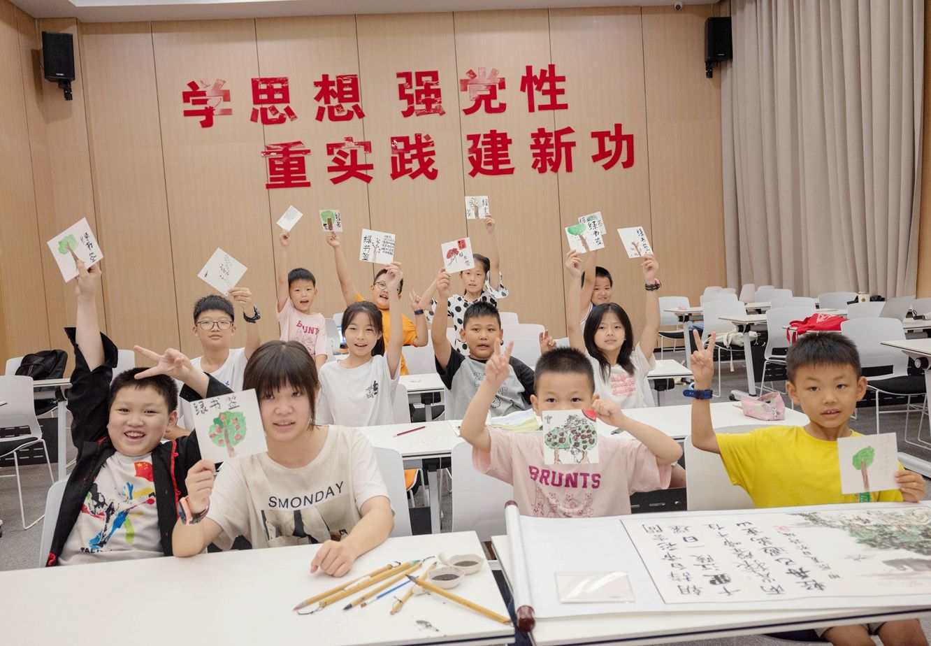 “電能學(xué)堂·智潤詩城”實(shí)踐團(tuán)-書簽制作課堂_副本.jpg