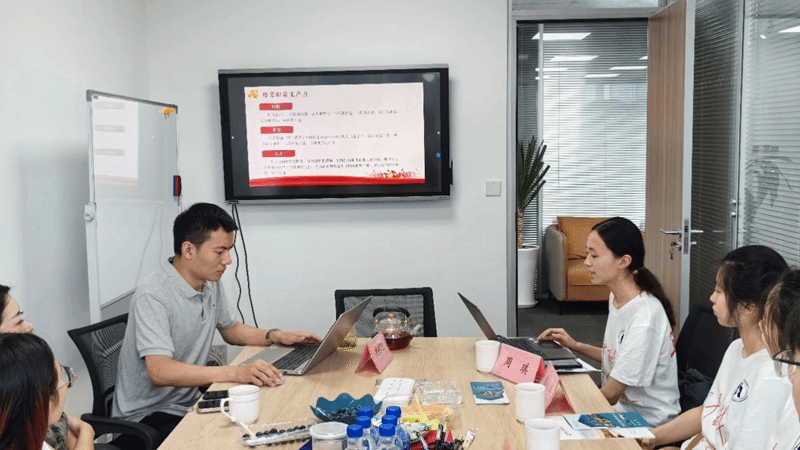 3.“習(xí)語新聲”青春實(shí)踐團(tuán)-與企業(yè)負(fù)責(zé)人共同探討對新質(zhì)生產(chǎn)力的理解_副本.png